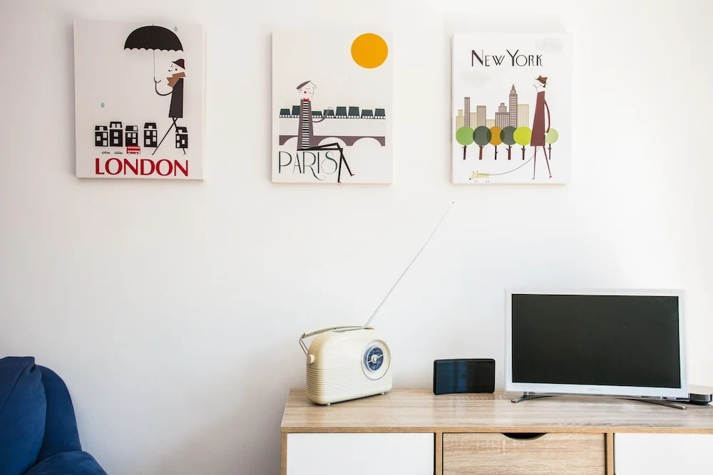 2 Bedroom Flat In Old Street With Private Balcony