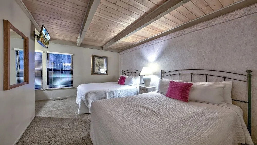 628 Lake View