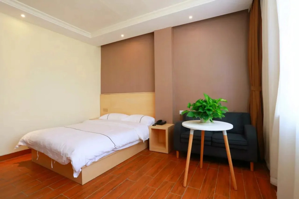 Pebble Motel (Guangzhou Conghua Street North Highway Intersection)