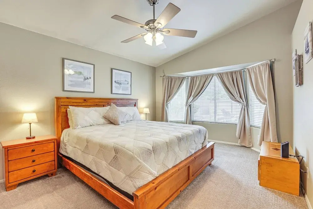Patio + Fire Pit: Peoria Getaway Near Golfing!