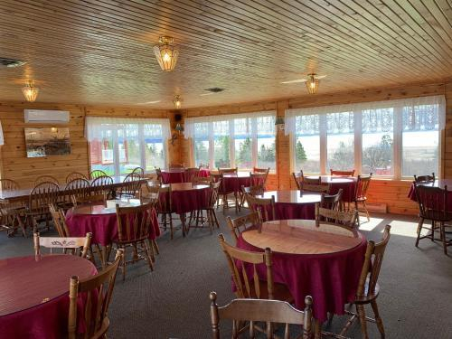 Hopewell Rocks Motel & Country Inn