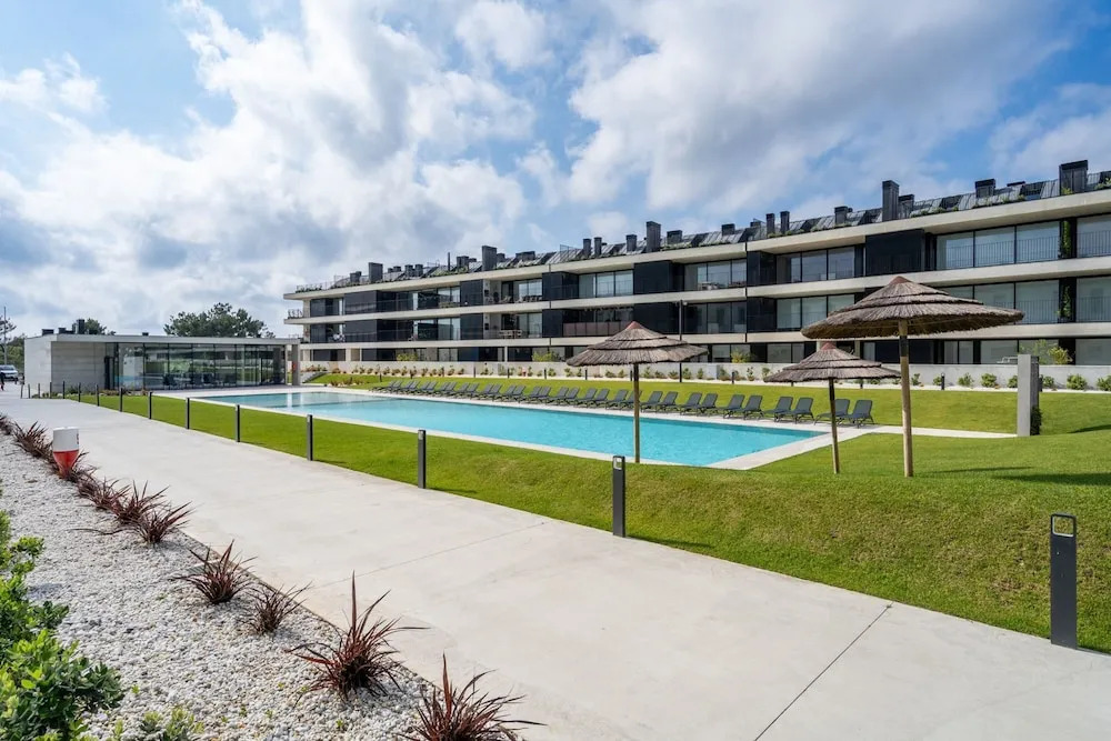 Green Coast Beachfront Retreat by Minho s Guest