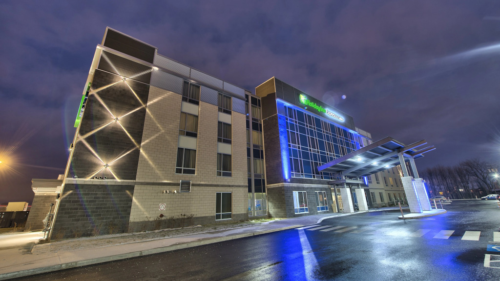 Holiday Inn Express & Suites Vaudreuil-Dorion by IHG