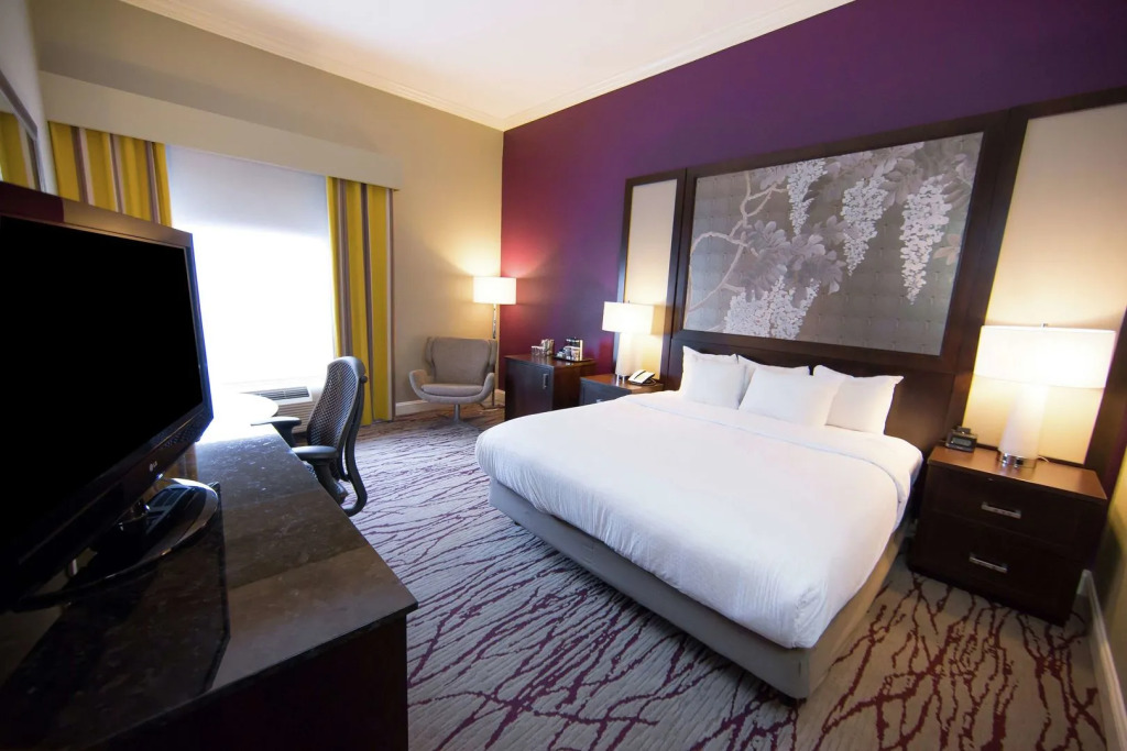 DoubleTree by Hilton Historic Savannah