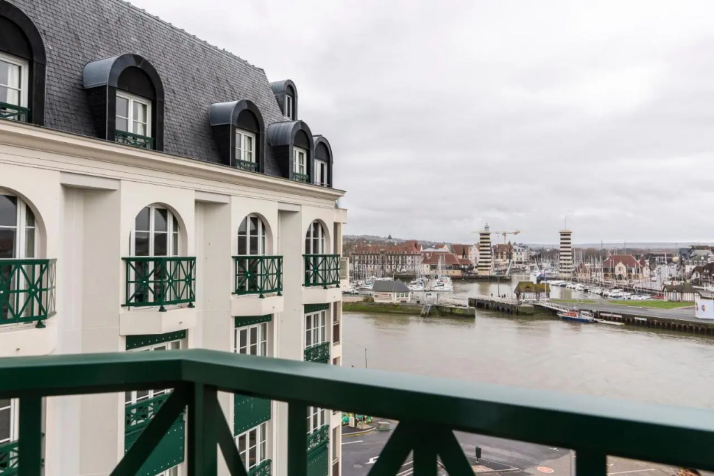 SOWELL HOTELS Le Beach