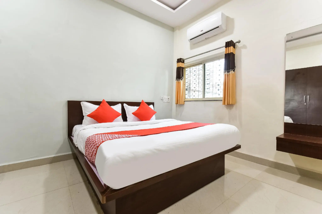OYO 70102 Hotel Ira Inn