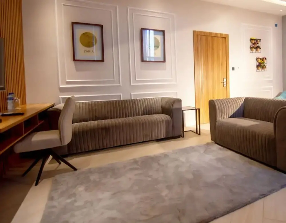 649 Suites