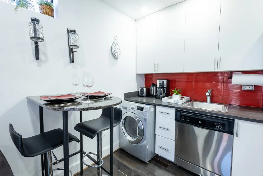 809-5b Luxury Studio With a Private Balcony