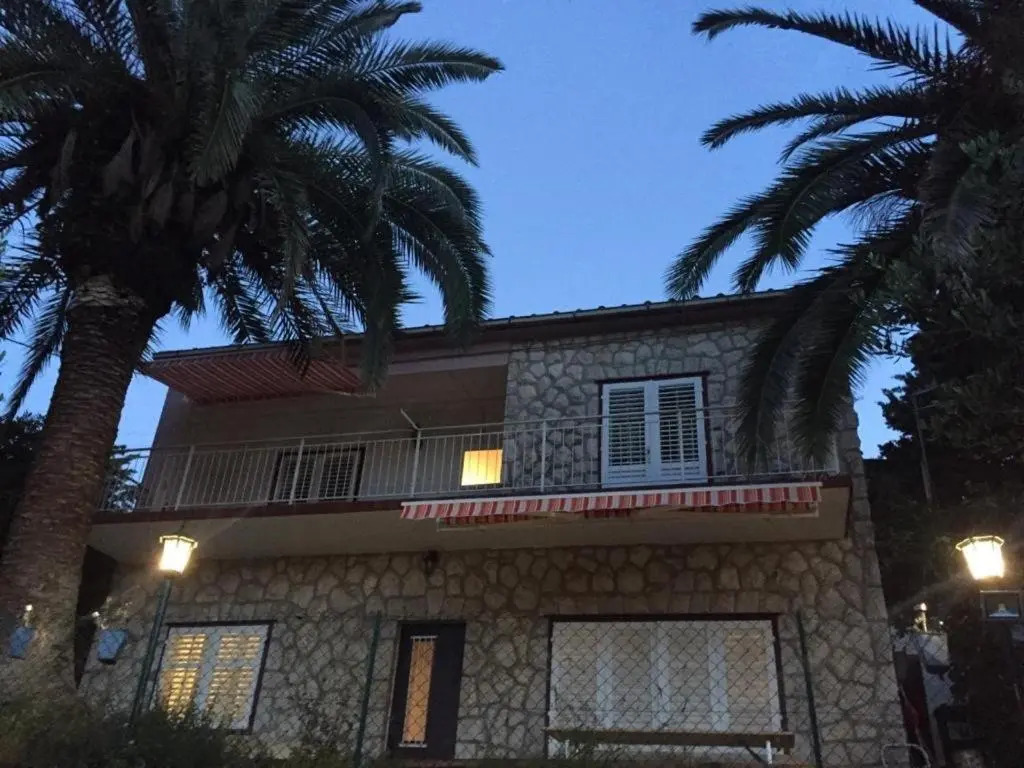 Holiday House Susac