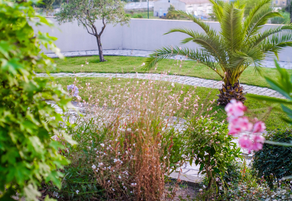 B&B HOTEL Villeneuve Loubet Village