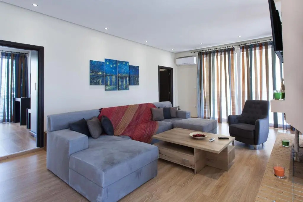 Luxurious 3-bdrm Seaside Retreat in Glyfada Fully Renovated