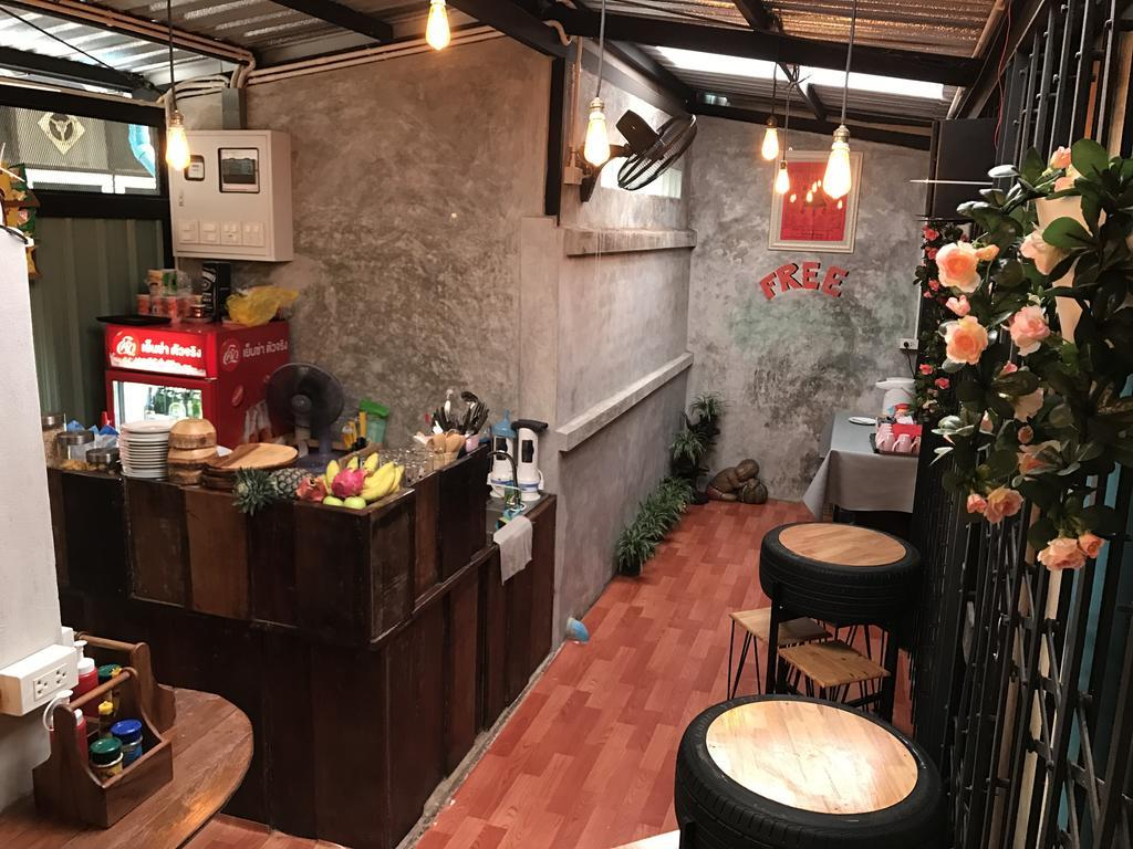 The Alley Hostel & Bistro