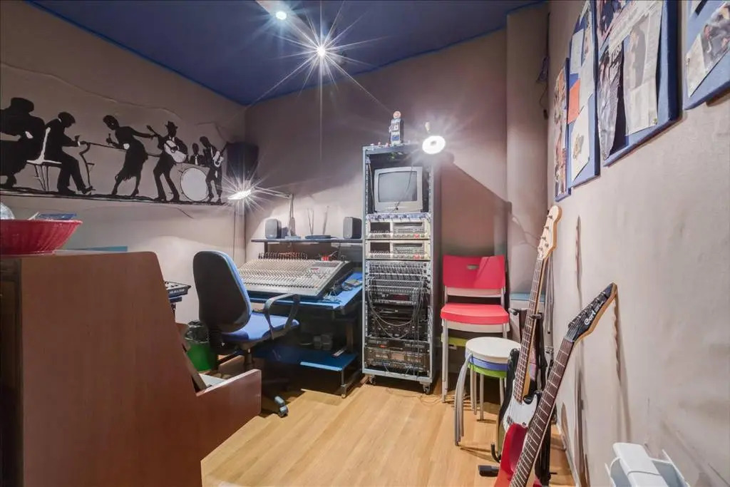 Holiday Jeans Apartment