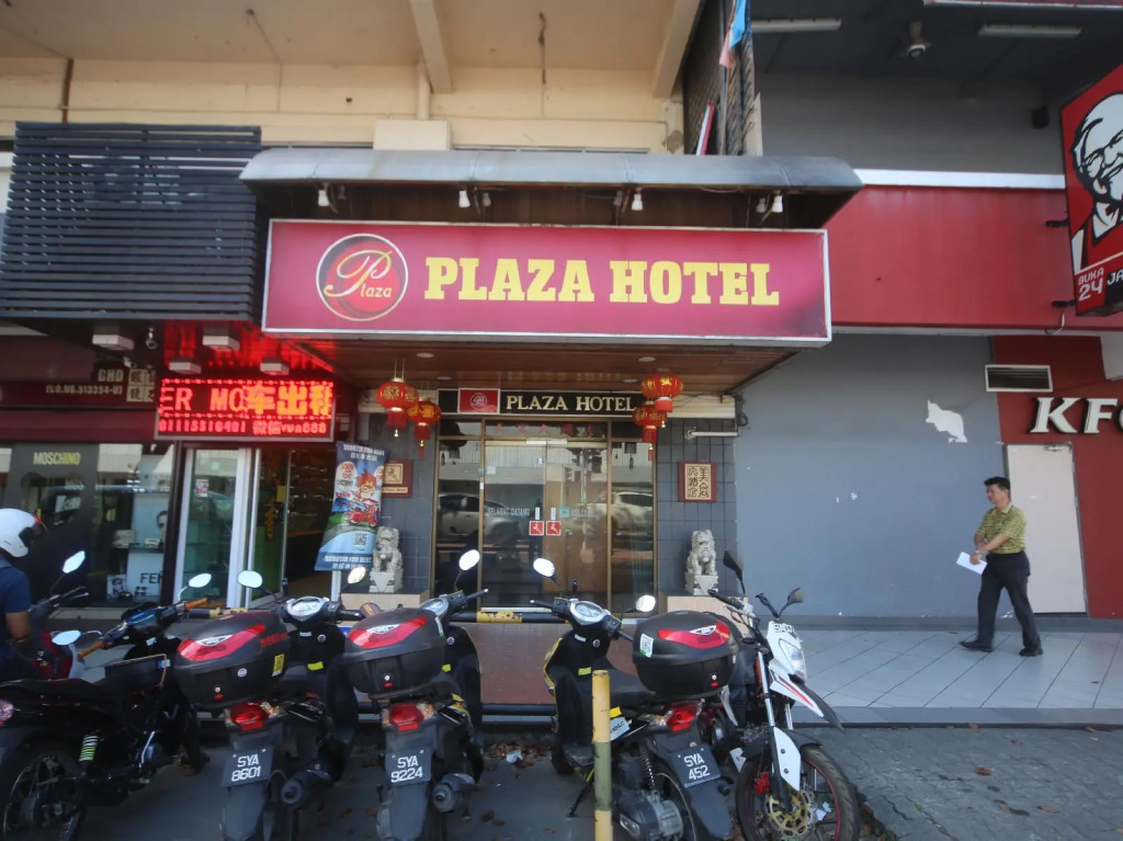 OYO 699 Plaza Hotel