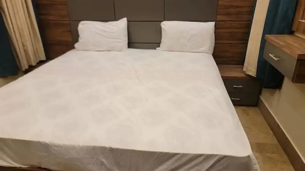 Karachi Travelodge Guest House