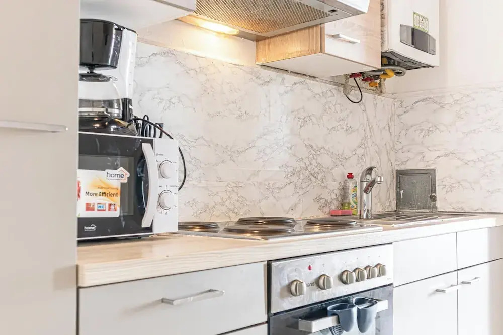 Comfy 2BR Apt Near U6 Station Long Stay