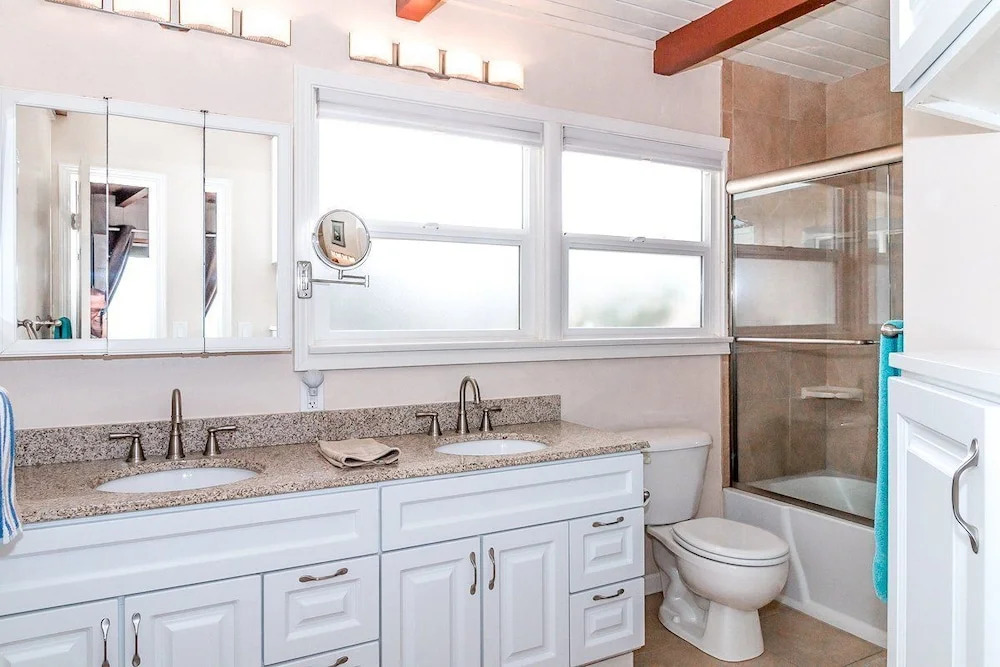 Oceanfront  W/ Direct Beach Access 3 Bedroom Home