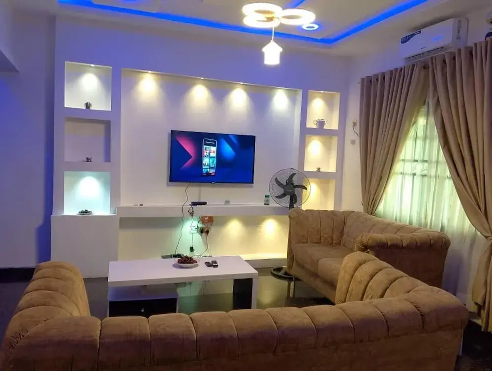 2 Bed - Sleeps 4 With Free Parking
