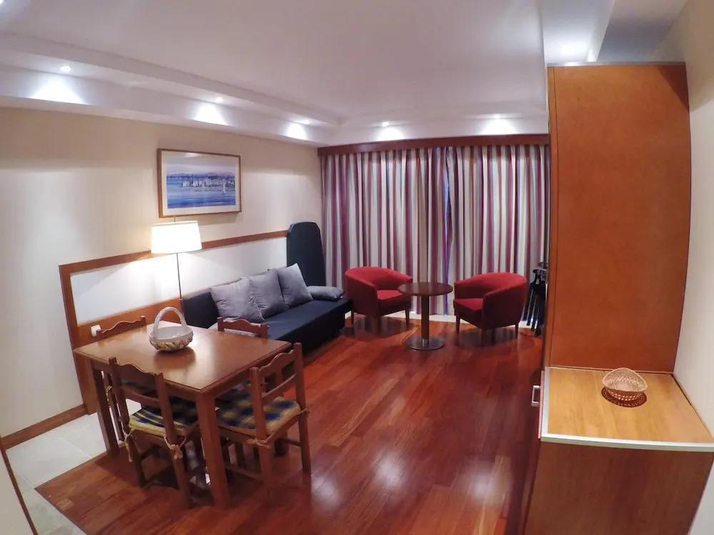 Apartment With one Bedroom in Estômbar, With Wonderful City View, Pool