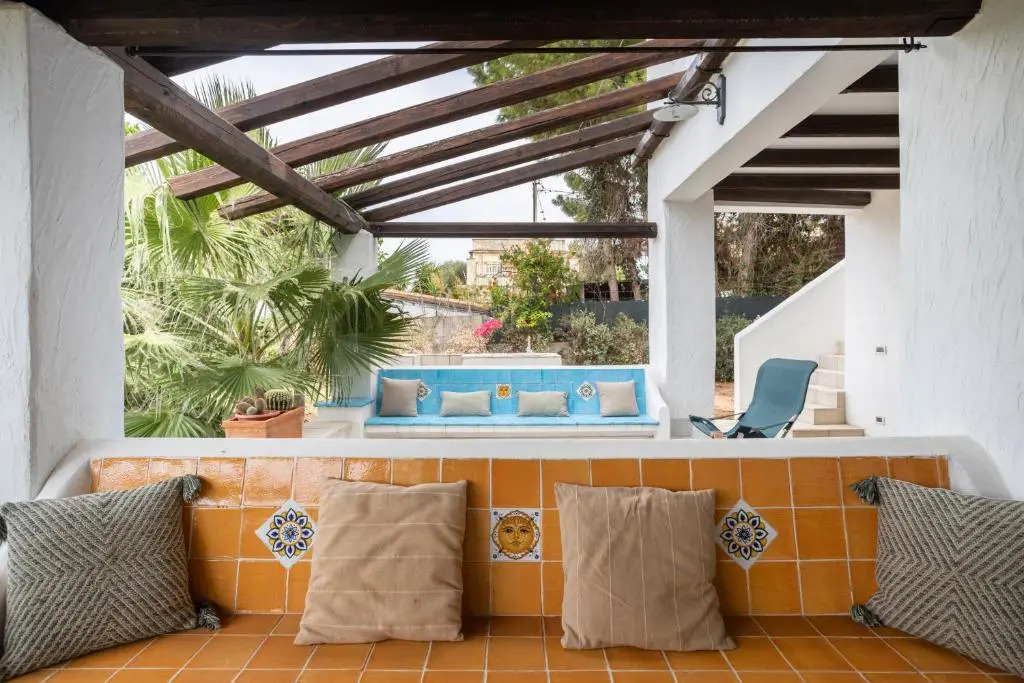 Villa a 300 Mt. dal Mare  con campo da tennis