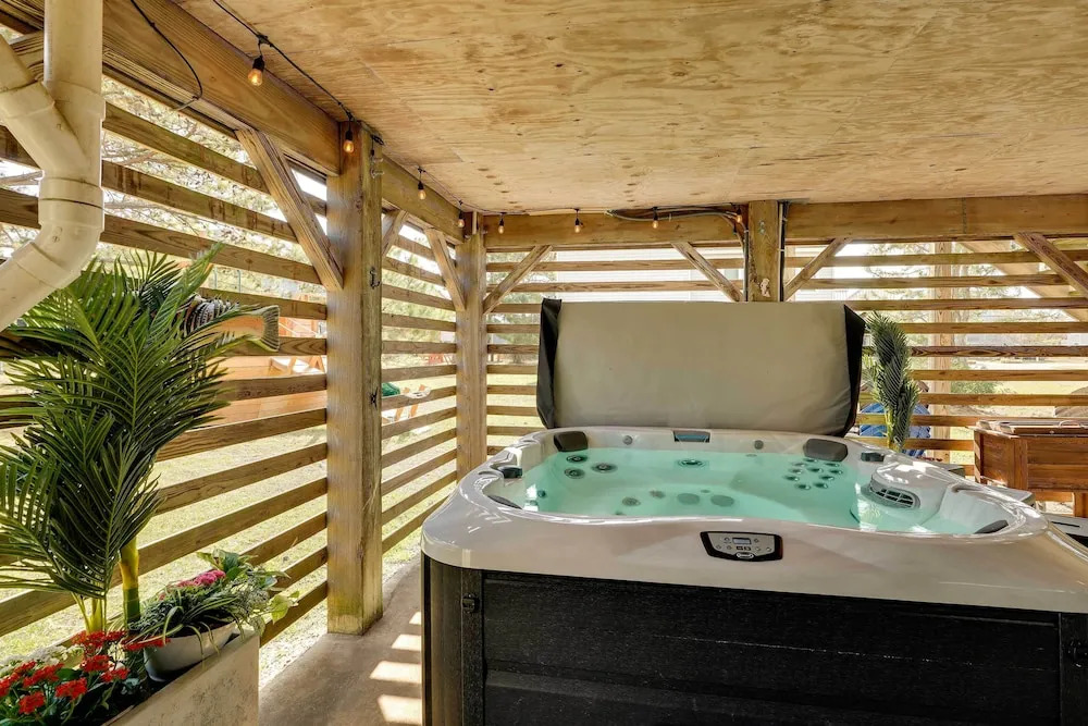 Hot Tub & Fire Pit: Outer Banks Family Getaway!