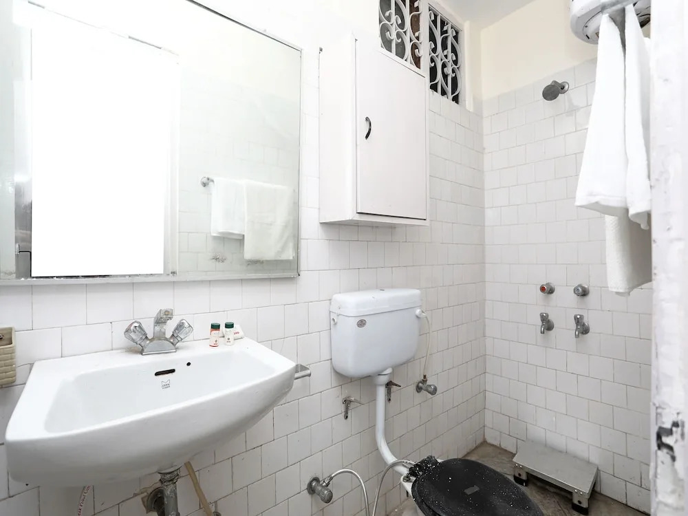 OYO 13269 Home Cozy 1RK Near Library Chowk