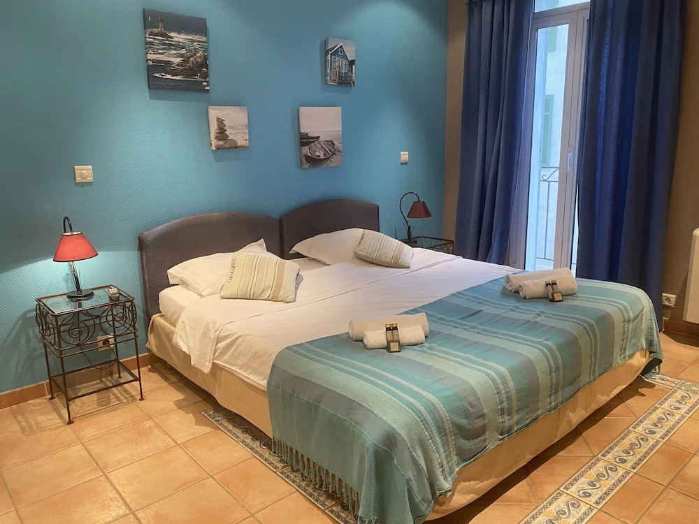 Cannes Holiday Suites 2