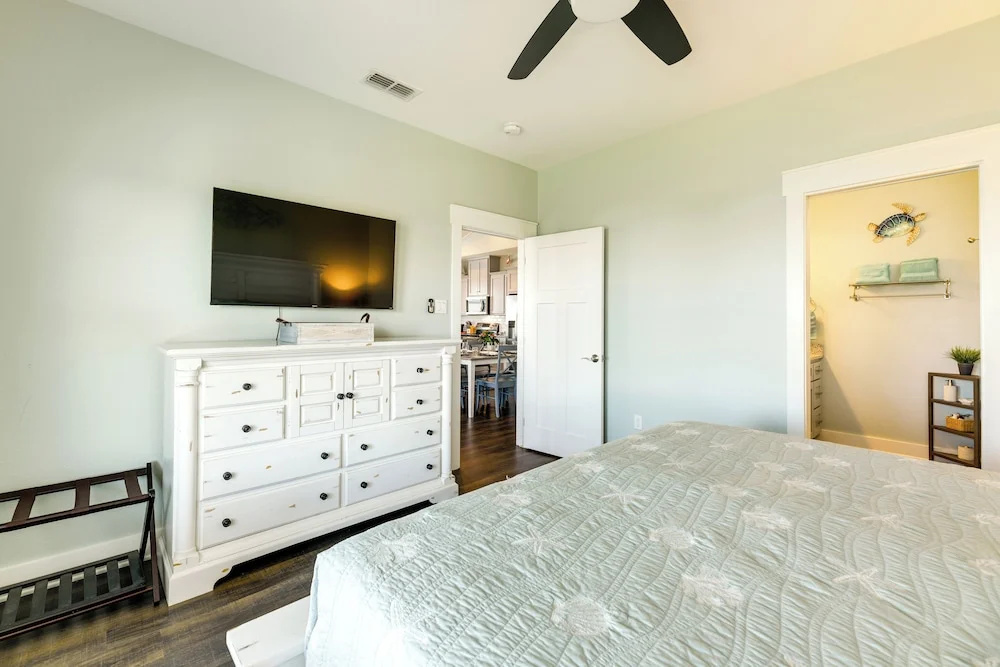 Resort Perks: Waterfront Rockport Home!