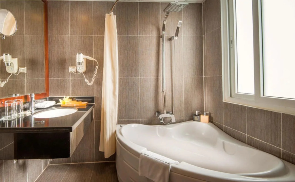 MAY DE VILLE Corner Hotel