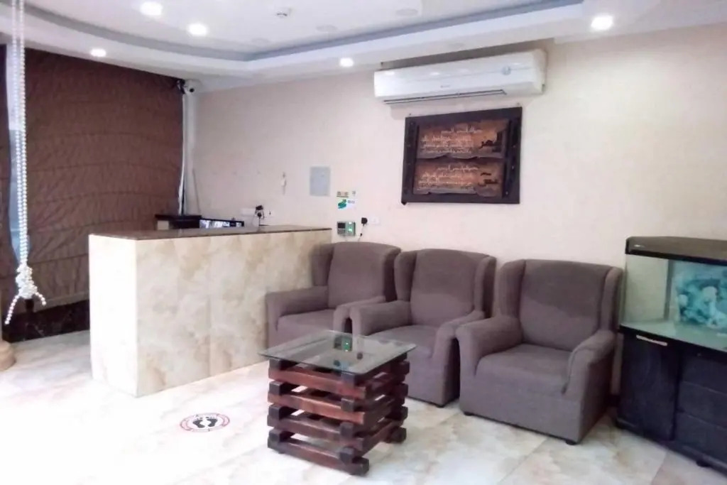 OYO 640 Home Furnished 3-Bedroom Apartment