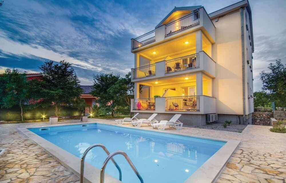 Awesome Home in Pinezici With Wifi and 2 Bedrooms