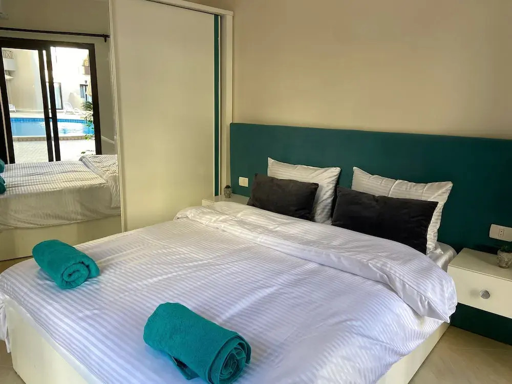 Chic Stylish Spacious Apt Poolside, Smarttv & Wifi