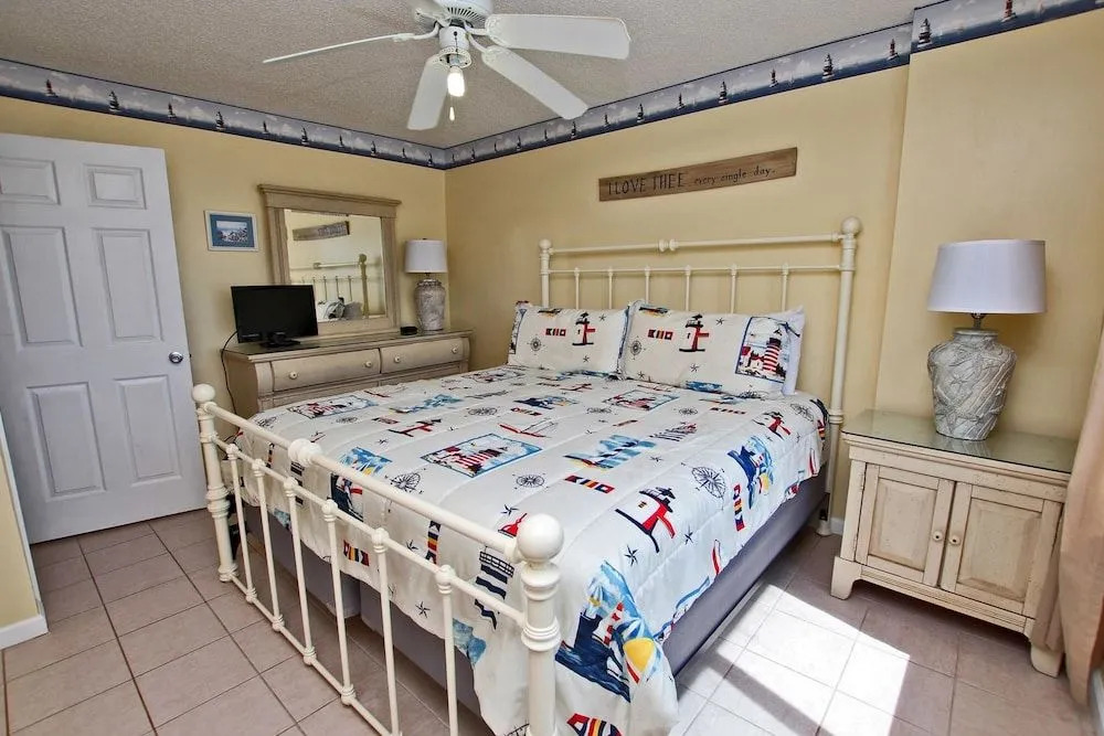 Tradewinds 901 - 2 Br condo