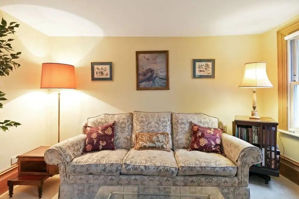 Special Offer- 5 bed Victorian in Zone2
