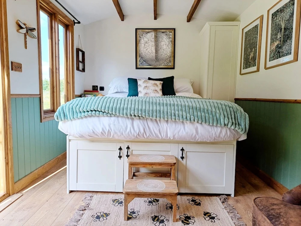 The Botanist - Luxury Cabin With Hot Tub Near York