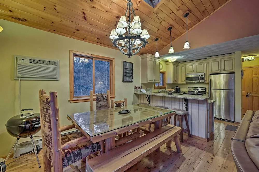 Jewett Cabin w/ Viewing Deck - 10 Mins to Skiing!