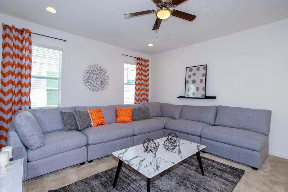 Gorgeous Family Home! Sleeps 28