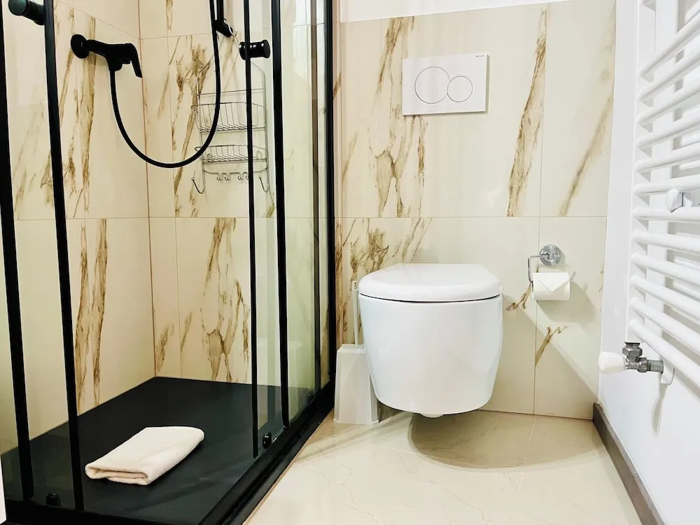 GuestHouse Magliaso Golf Station by LR - self check in