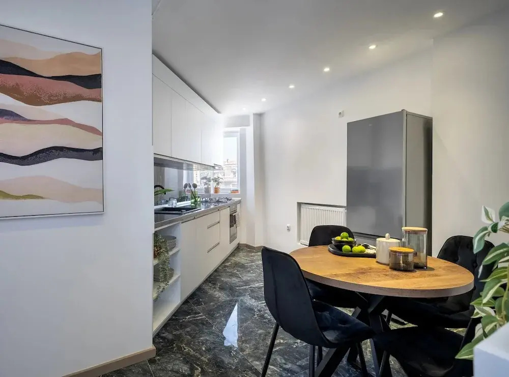 Chic & Central 3BR Retreat in the Historic Center