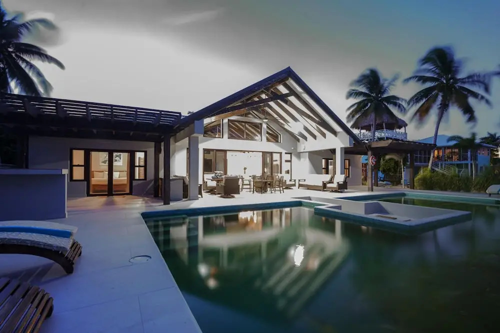 Casa de Wilson - 5 Bedroom Beachfront Villa With Amazing Pool