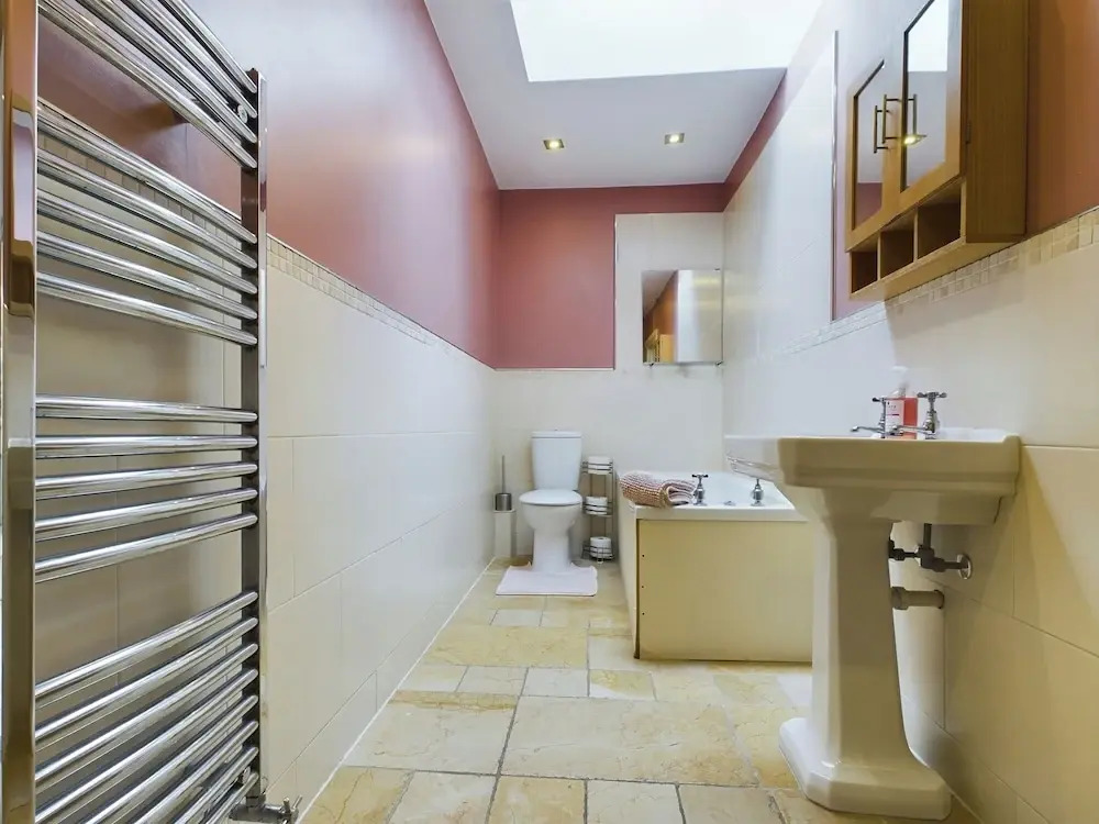 Country House-14guests-parking-hottub-amazingviews