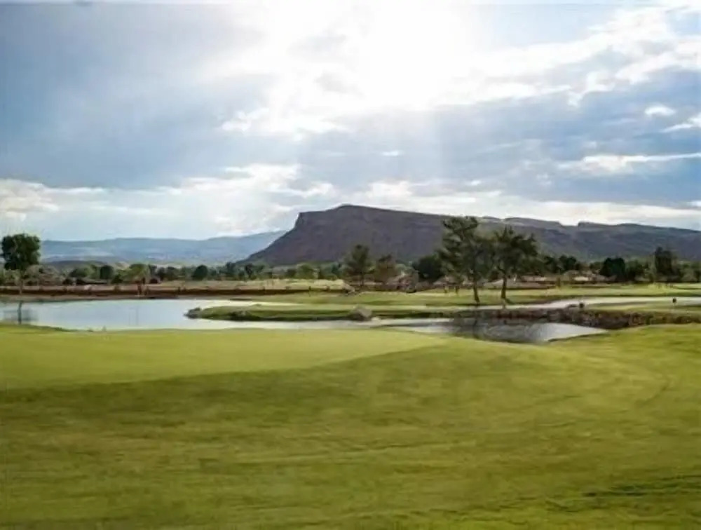 20 At Bloomington Country Club 3 Bedroom Condo by Redawning