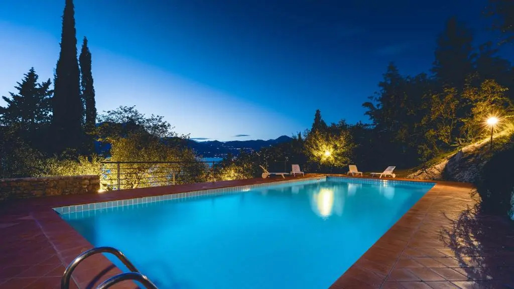 CORAZZA 6&1, Emma Villas