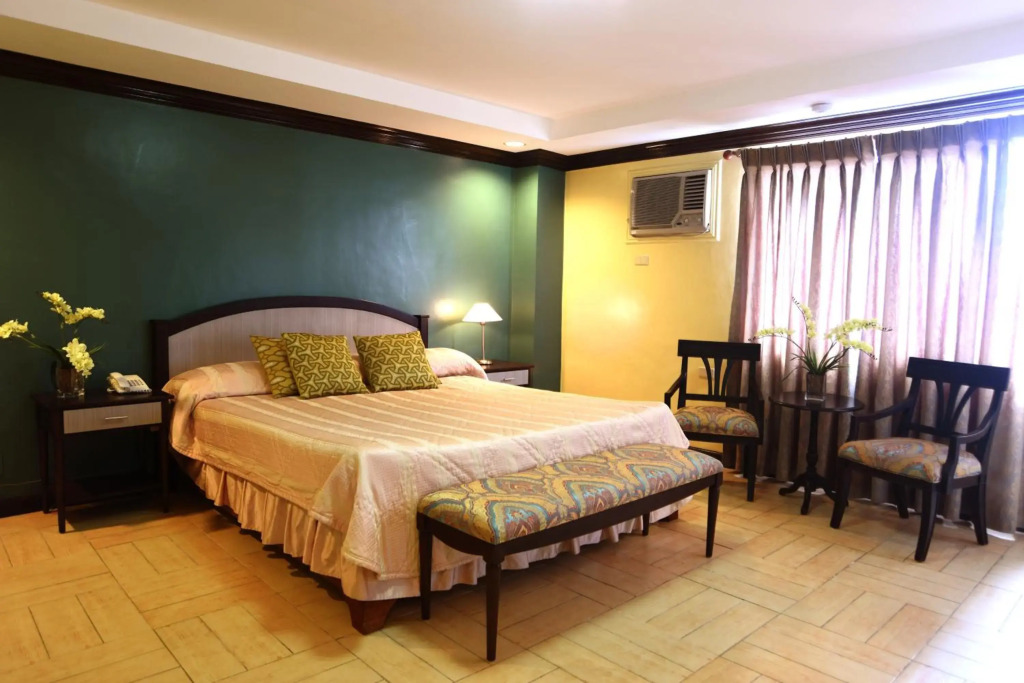 Tagaytay Country Hotel