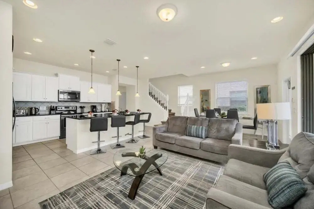 Lake View Serene & Peaceful Pool Home! 5 Bedroom Townhouse