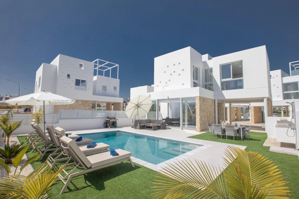 Protaras Centre Seaview Villa, 200m from Beach