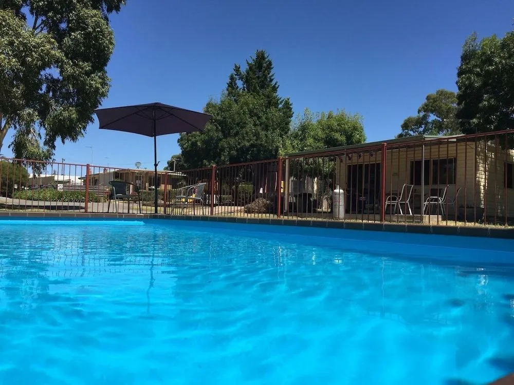 Acacia Caravan Park & Holiday Units