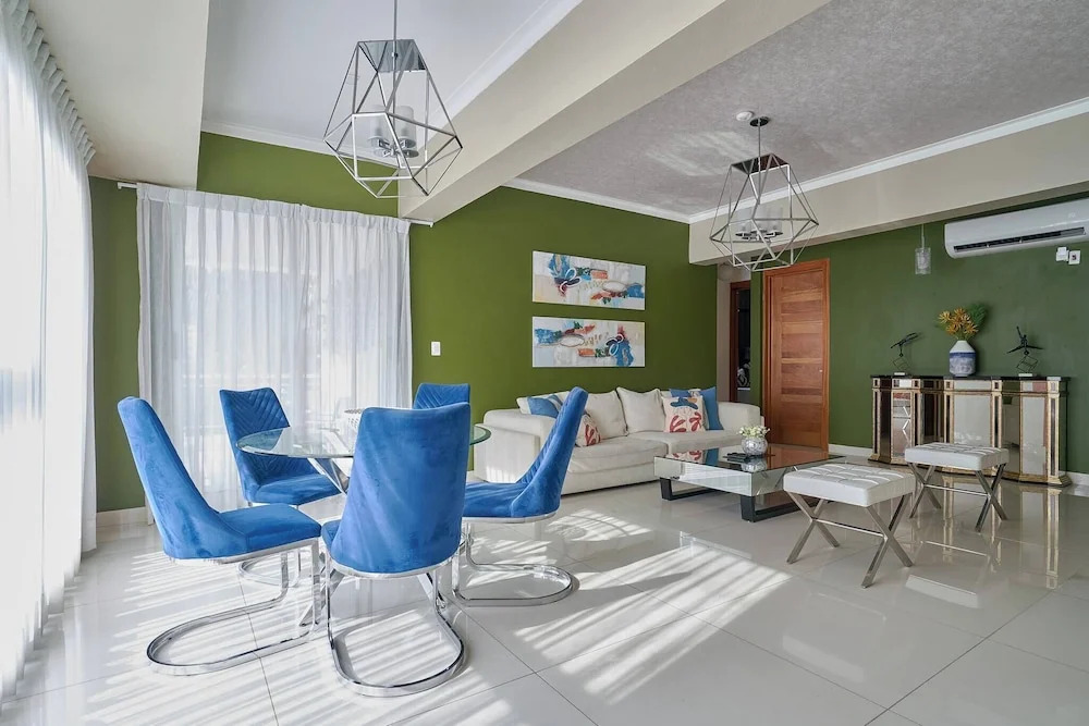 Luxurious 3-bedroom Condo With City Views in Santo Domingo