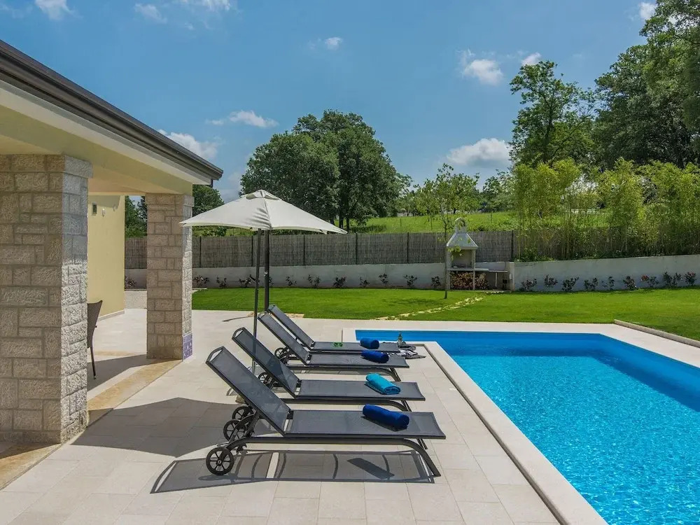 Villa Giovanna Fuskulin With Pool Near the Beach