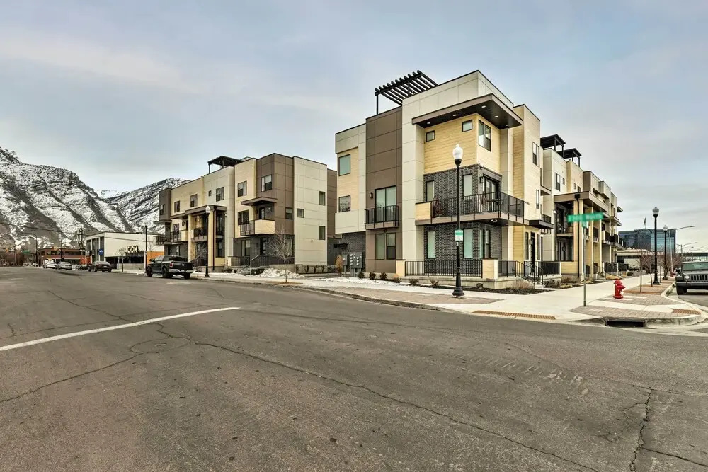 3-story Provo Townhome: 1 Mi to Byu!
